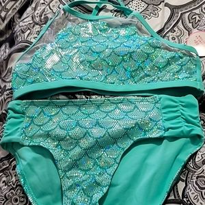 Girl's two-piece bathing suit